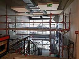Innen- & Raumgerüste: Effizientes Arbeiten bei Ausbau & Renovierung